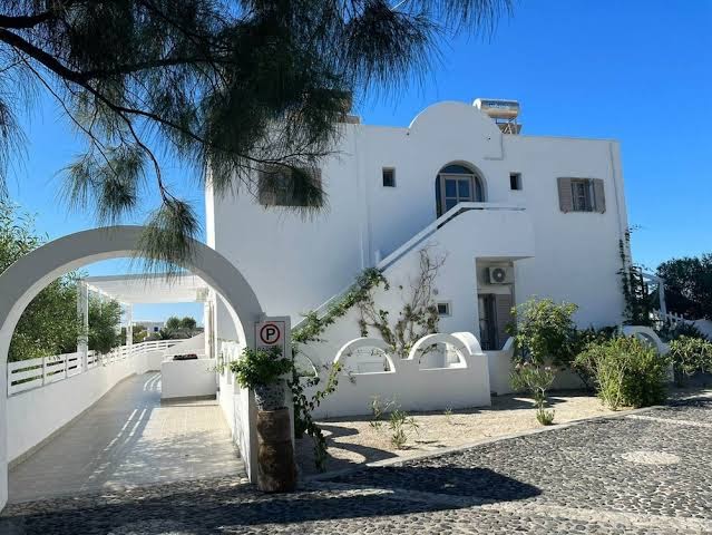 9 Muses Santorini Resort