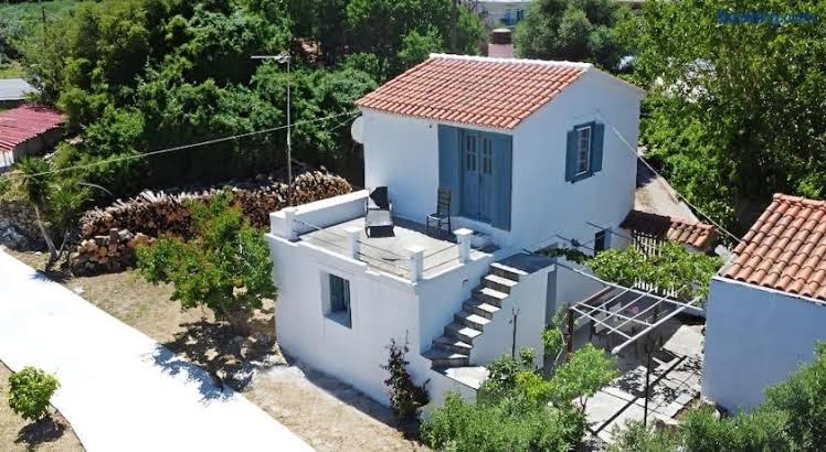 Adreas' seaside apartment