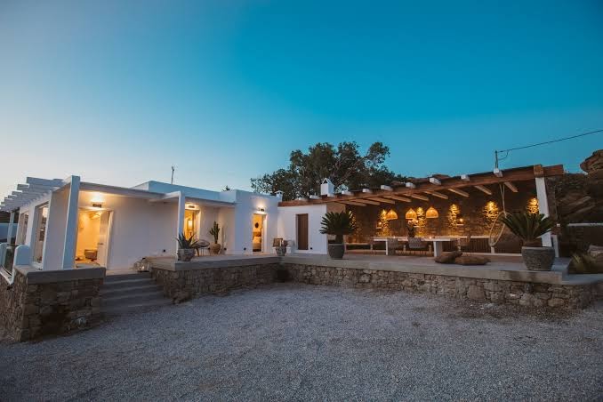 Agia Anna on the beach, Paraga Studios