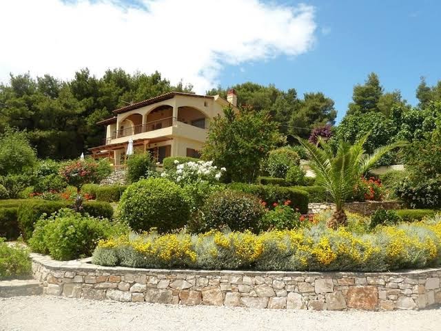 Alonissos Beach Bungalows And Suites Hotel