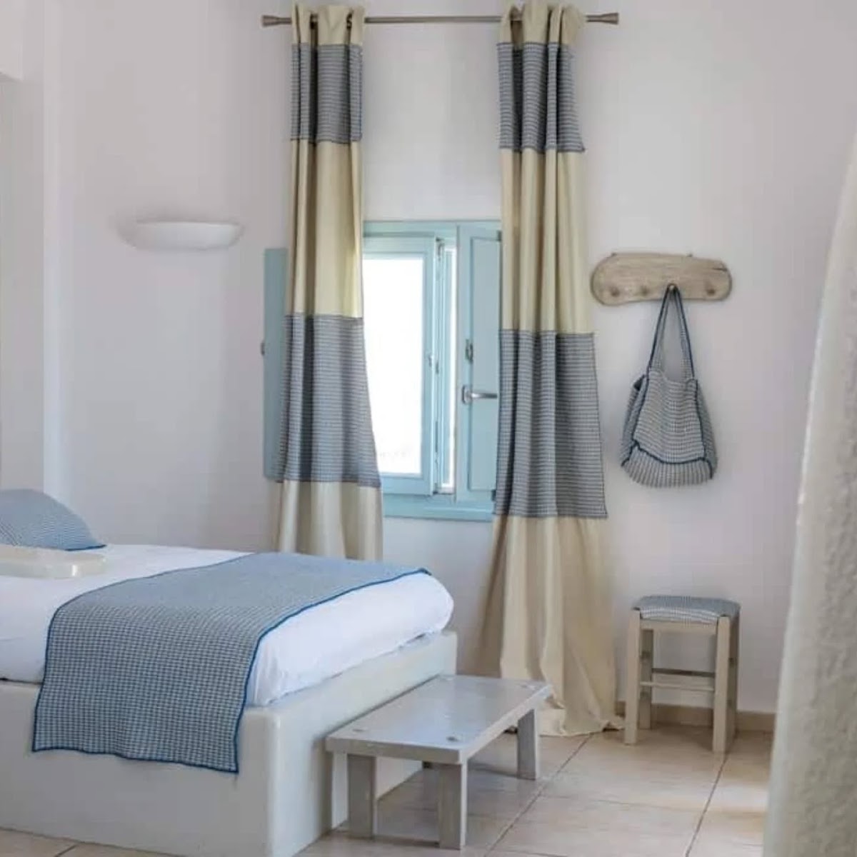 Blue Dolphins Santorini