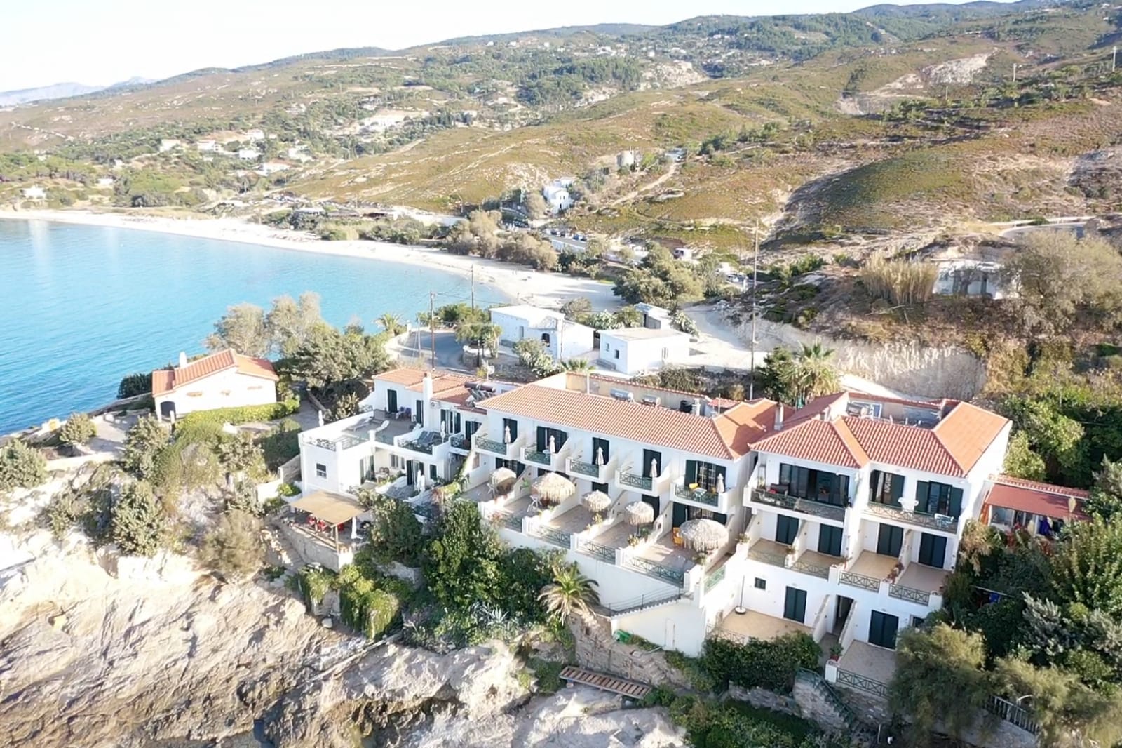 Cavos Bay Hotel & Studios