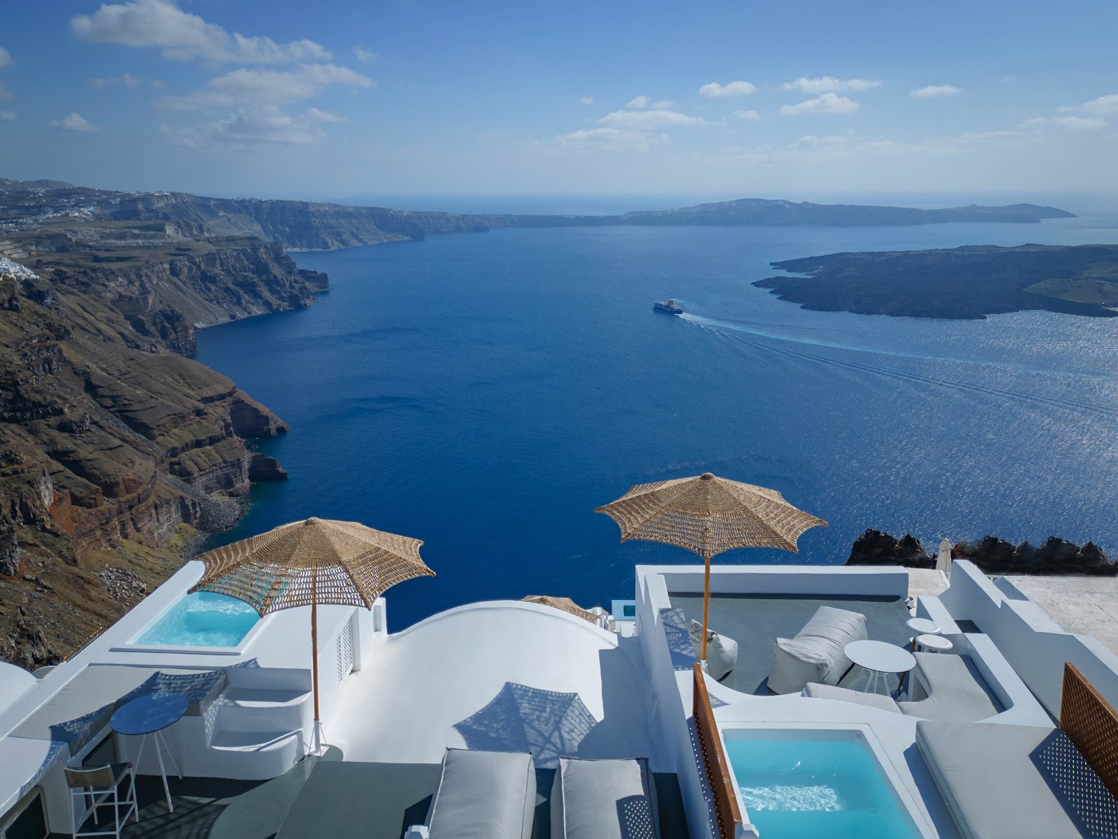 Cilon Suites Santorini | Caldera & Volcano View with Hot Tubs.