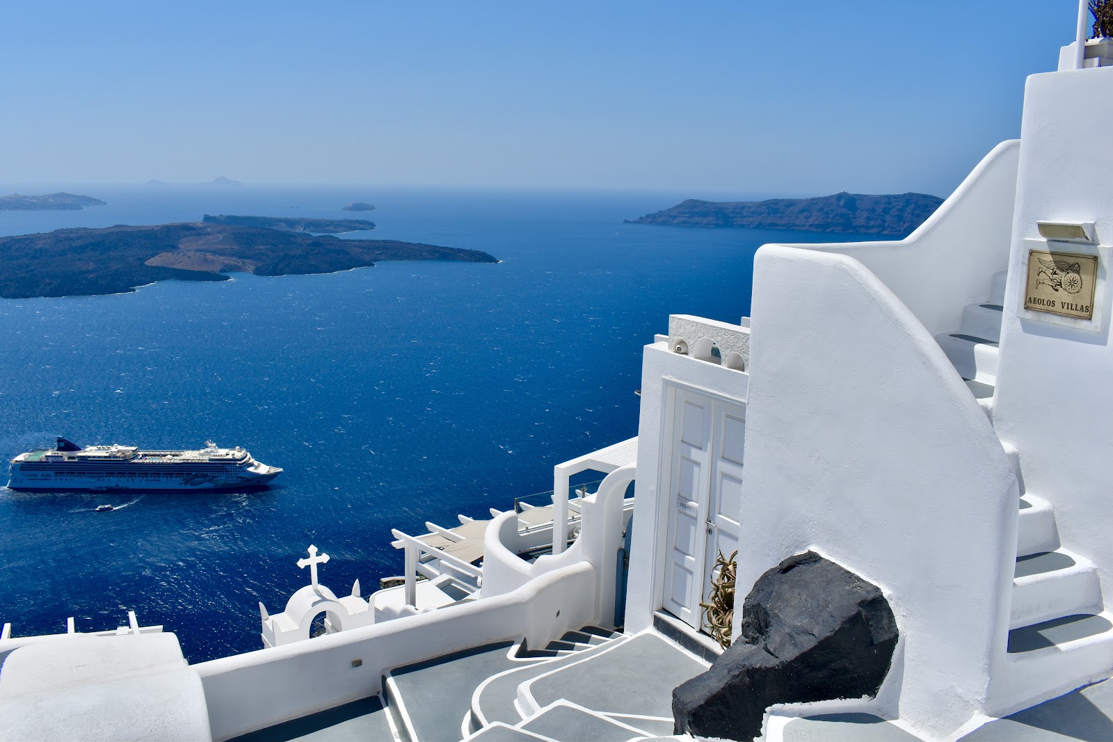 Cocoon Cave Suites Santorini