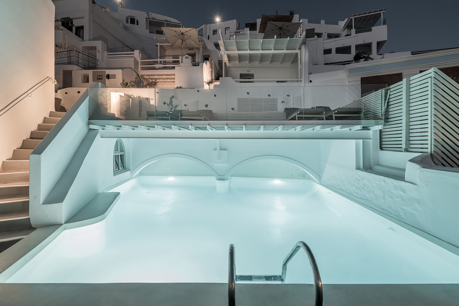 Cocoon Cave Suites Santorini