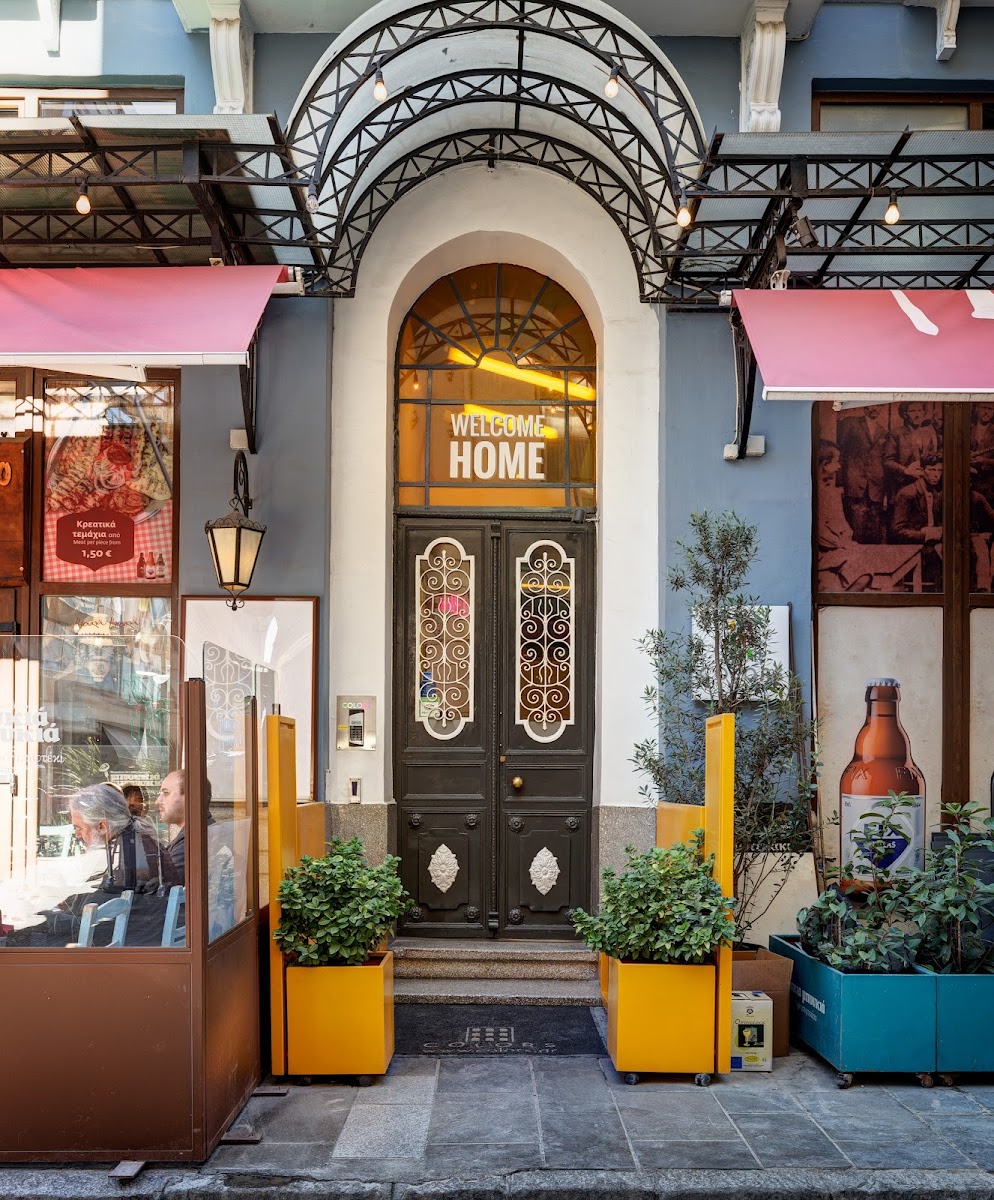 Colors Ladadika Central