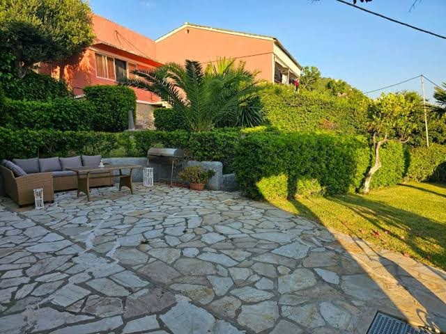 Domes of Corfu, Autograph Collection