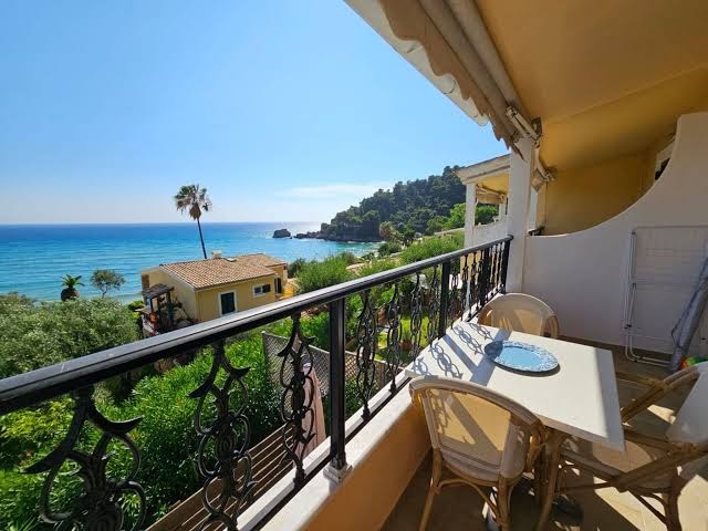 Domes of Corfu, Autograph Collection