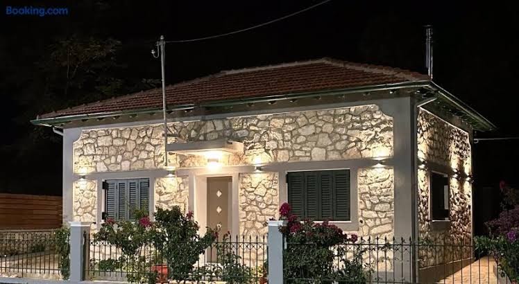 Electra and Paris a Villa of dreams