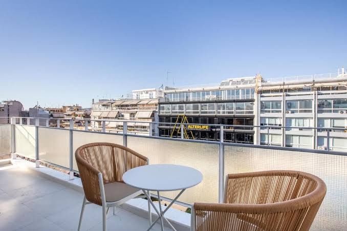 Elliot Petralona, Athens