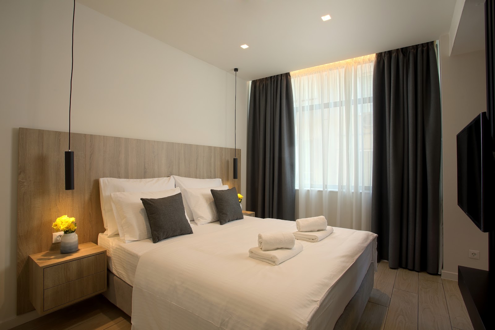 F ZEEN ATHENS - Adults Only