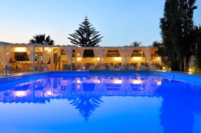 Helen's Minimal Studios & Apartments