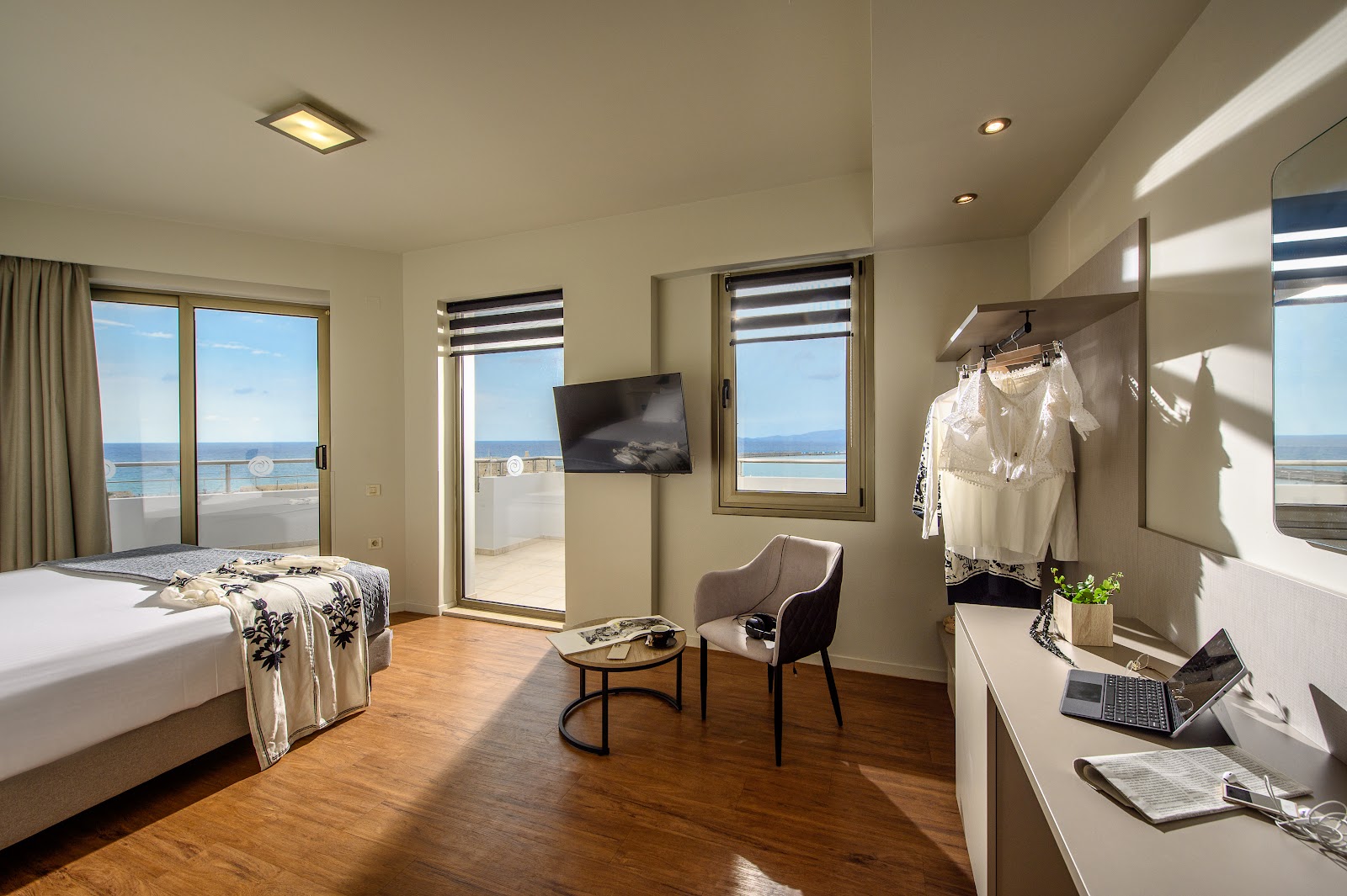 KARATARAKIS Hotels & Restaurants