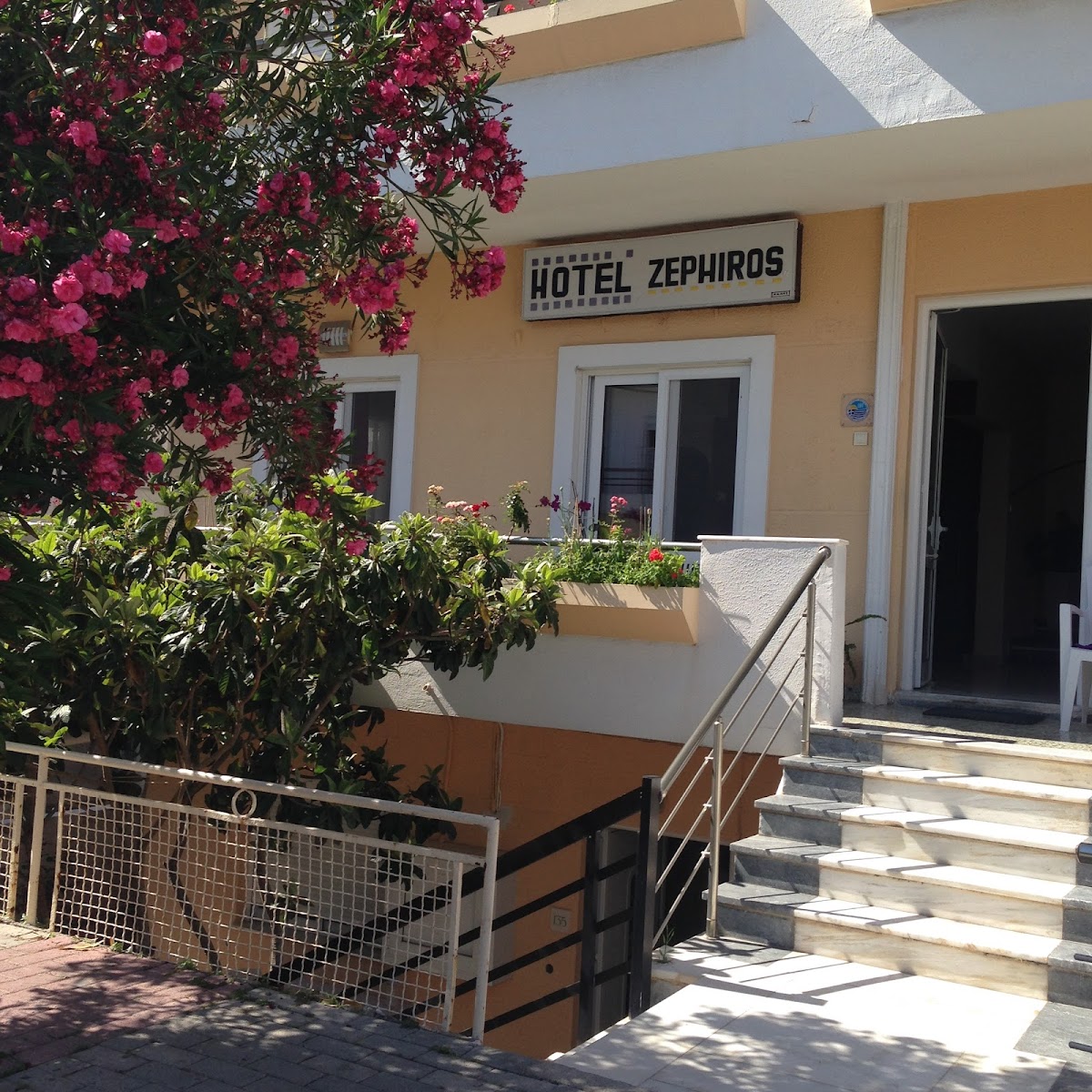 Lefka Hotel & Apartments