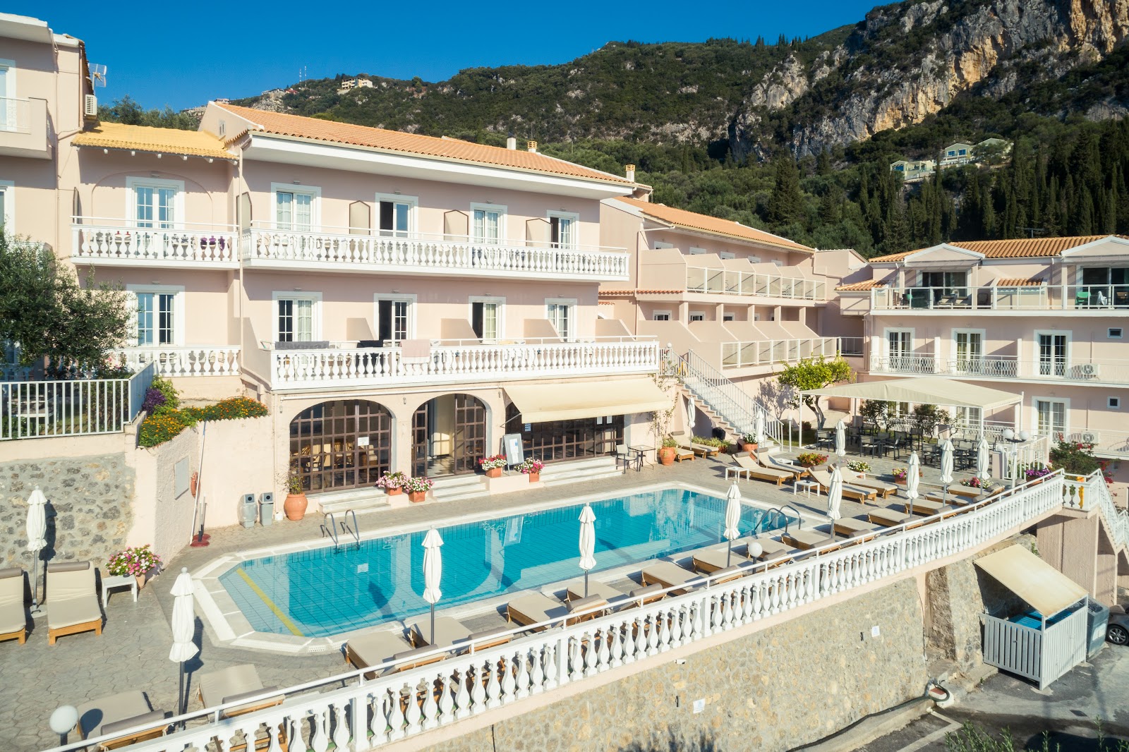 Maria Studios- Faros Pool Bar