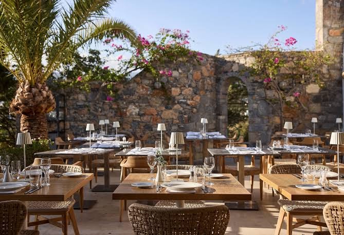 Minos Beach Art Hotel