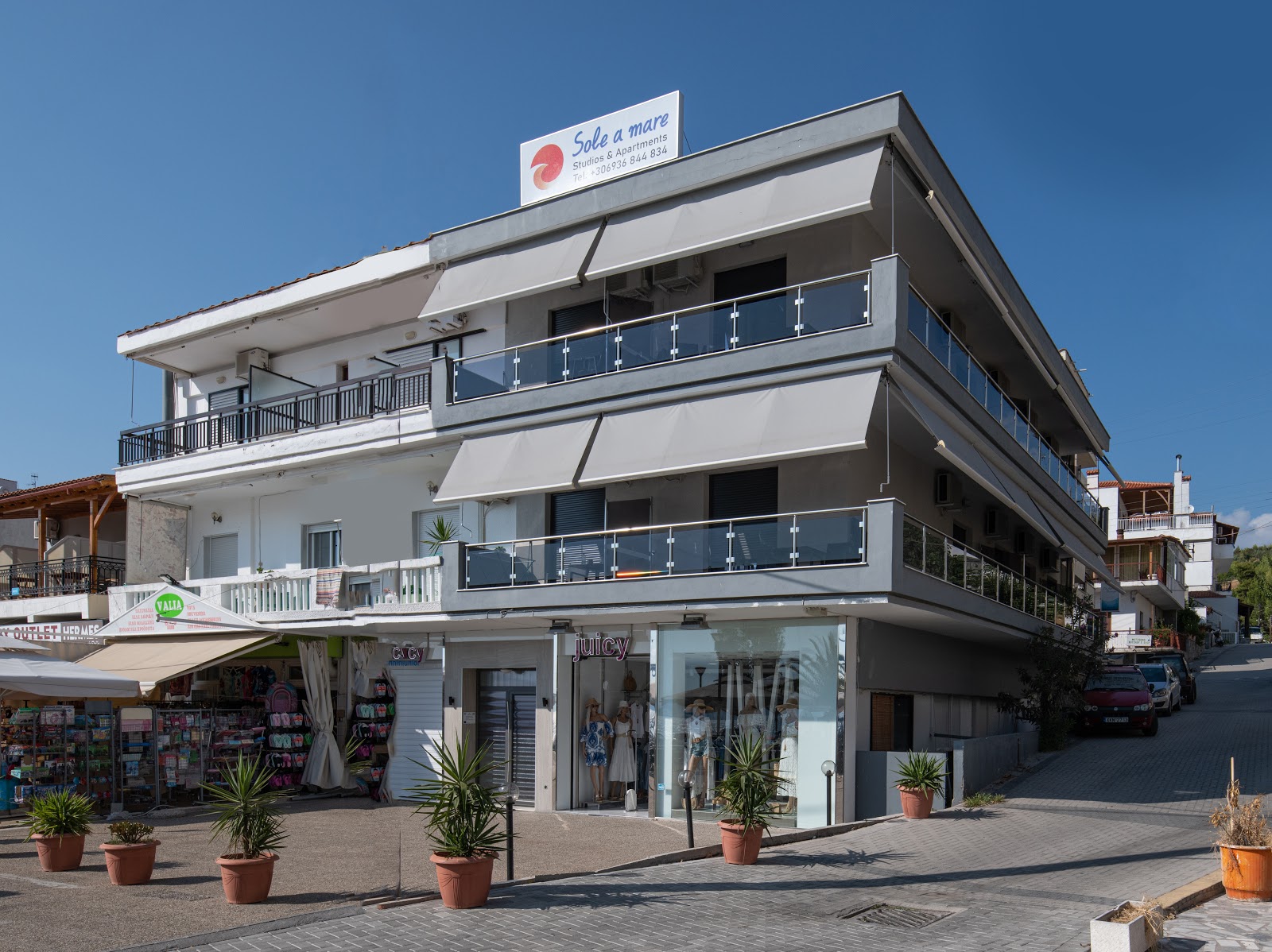 Pela Veranda Exquisite Suites