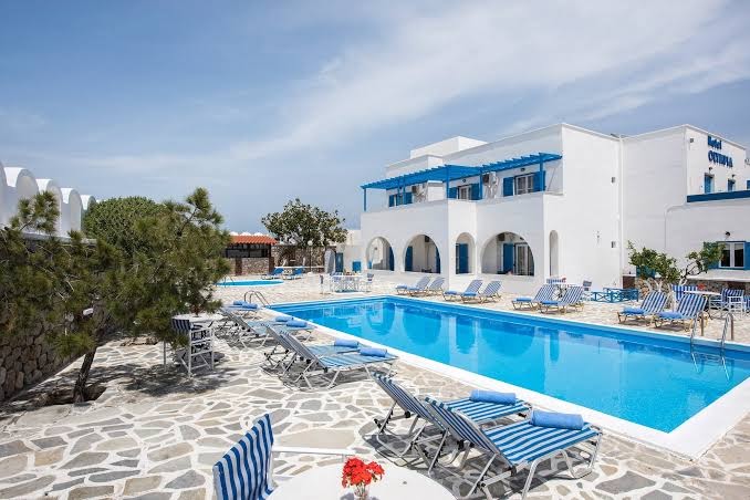 Pension Roussos Santorini