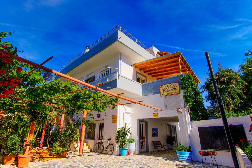 Scorpios Family rooms and cafe