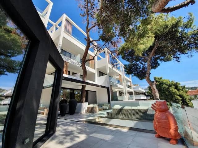Vouliagmeni Stylish Apartment