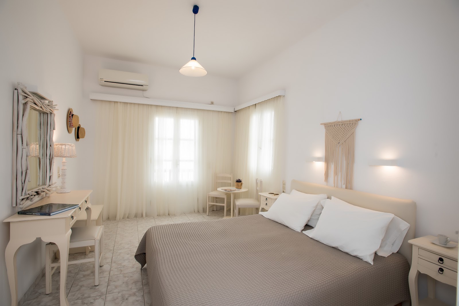VRACHOS SUITES MYKONOS